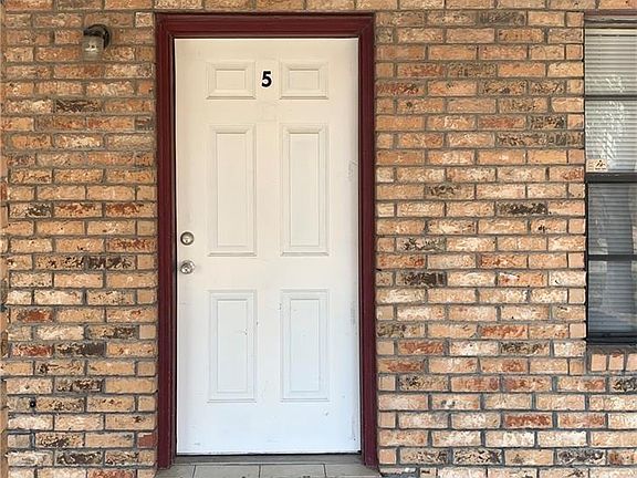 2nd image of 118 Gastel Cir APT 5
