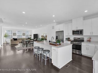 17 Kelly Way, Tinton Falls, NJ 07724