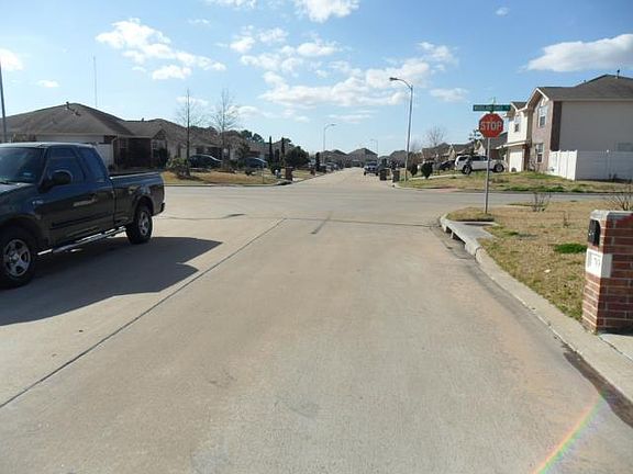 4th image of 7826 Longshire Ln