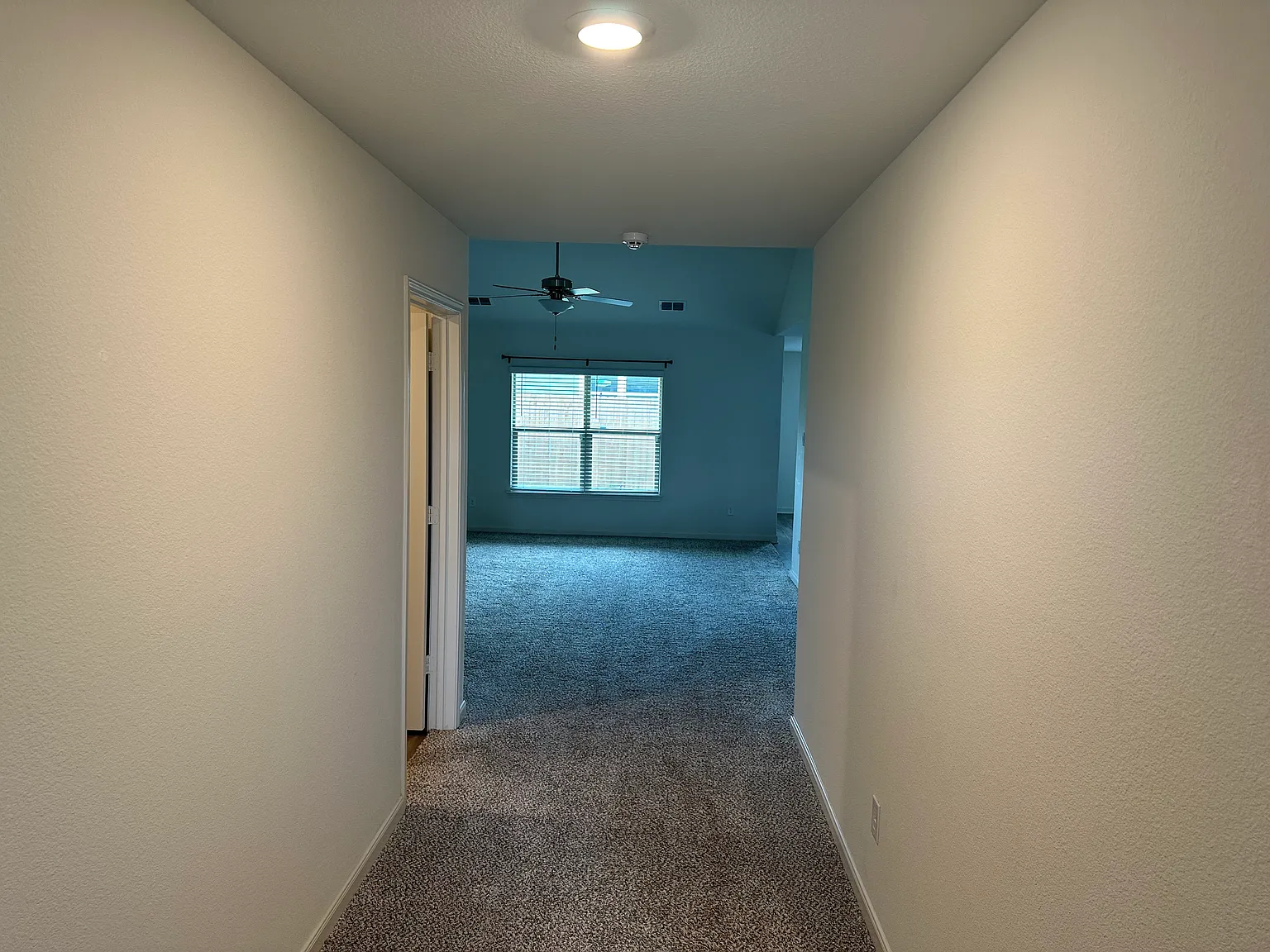 4 bed, 1596 sqft, $2,195 — Photo 3