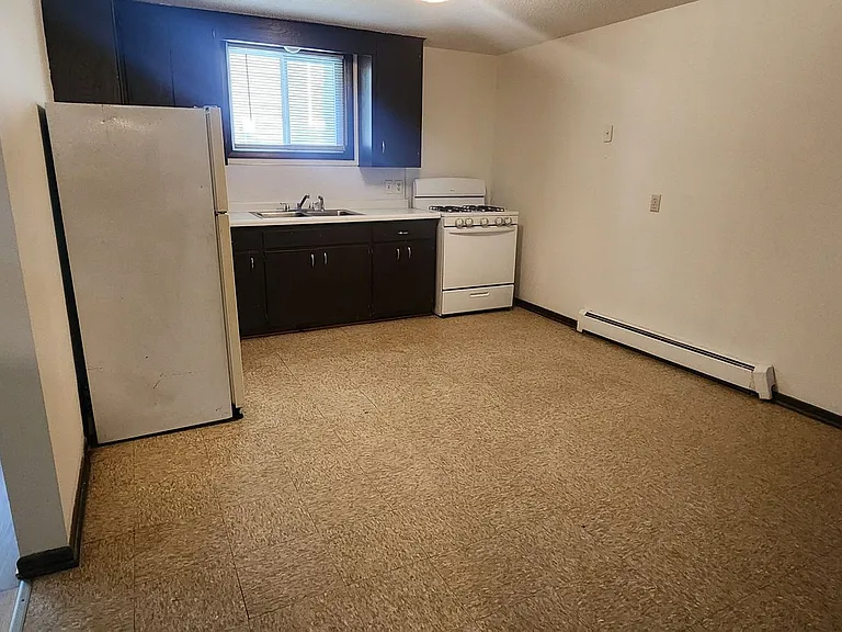 219 2nd St NE #5 — Photo 6