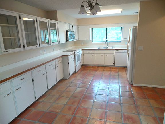 2nd image of 118 Woodside Dr