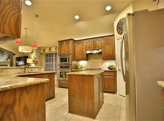 4th image of 955 Woodrow Dr