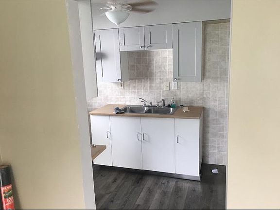 4th image of 2230 Dartmouth Ave