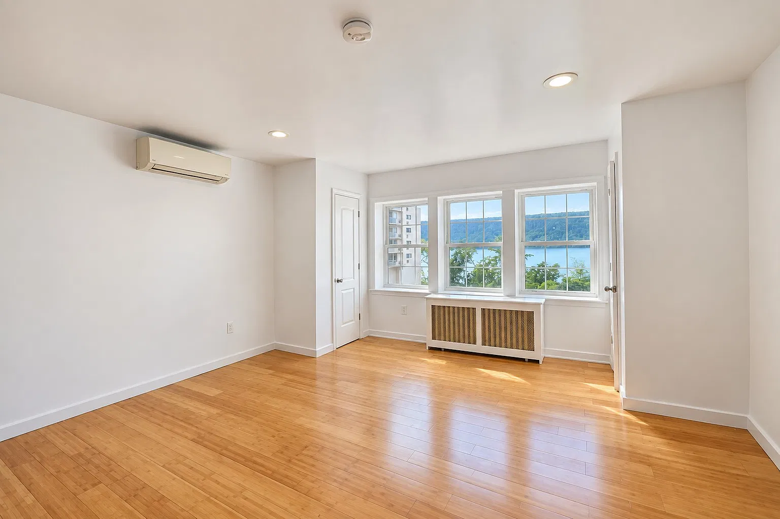 3 bed, 1100 sqft, $3,400 — Photo 4