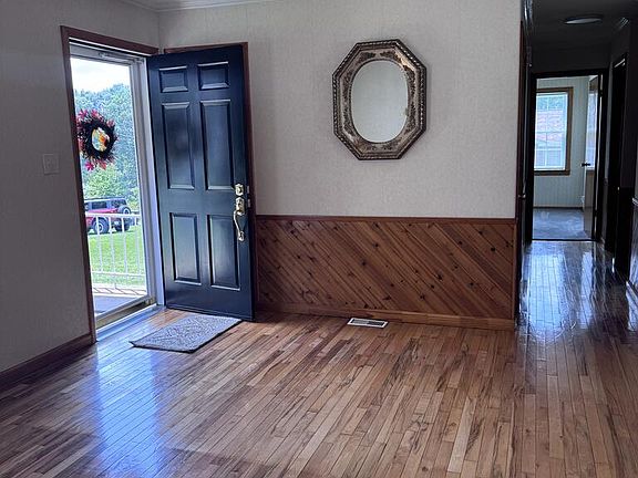 4th image of 226 E Whitby Rd