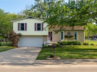 425 W Wildwood Dr, Mount Zion, IL 62549