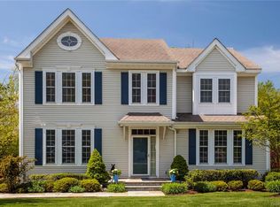 31 Fellowship Ln, Port Chester, NY 10573