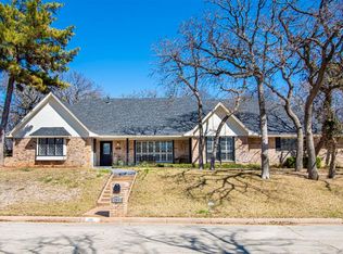 201 Silverleaf Dr, Fort Worth, TX 76112