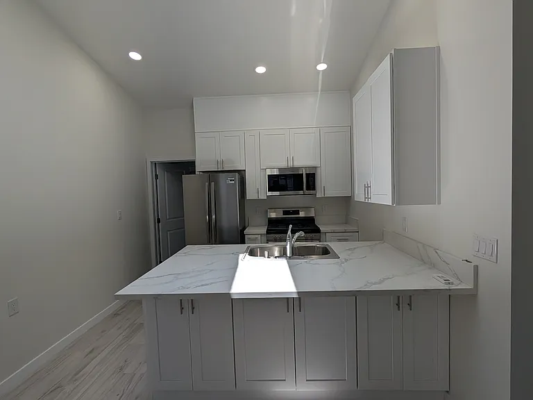 6702 Amherst St — Photo 5