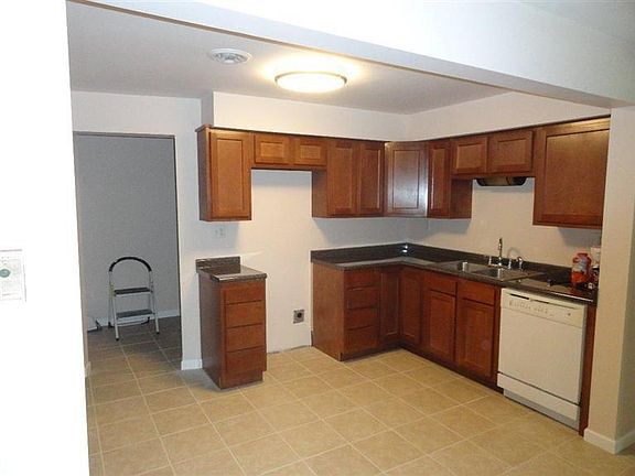 4th image of 1615 Sample Rd