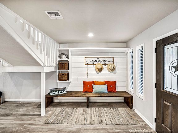 2nd image of 409 Lucy Ln