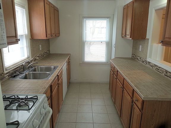 4th image of 5194 Warner St