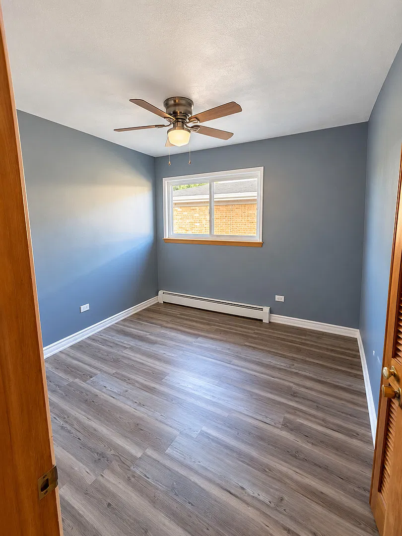 3 bed, $2,300 — Photo 4