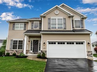 4 Darien Ct, Lancaster, NY 14086