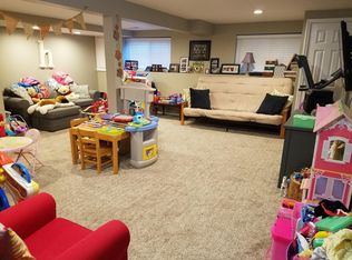 311 Windsor Ct UNIT B, South Elgin, IL 60177