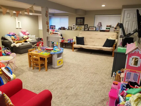 311 Windsor Ct Unit B, South Elgin, IL 60177