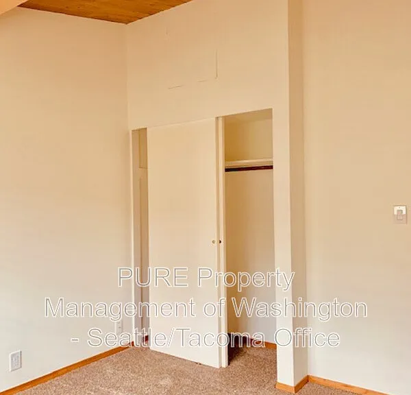 9015 45th Ave SW — Photo 8