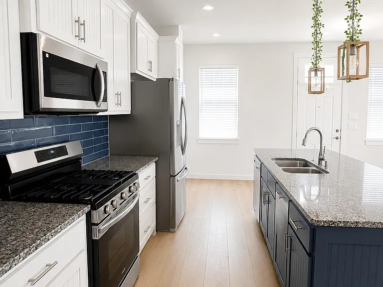 613 Laurel Ln — Photo 8