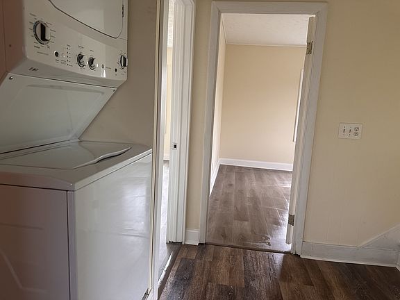 5th image of 388 Broaddus Ave #A