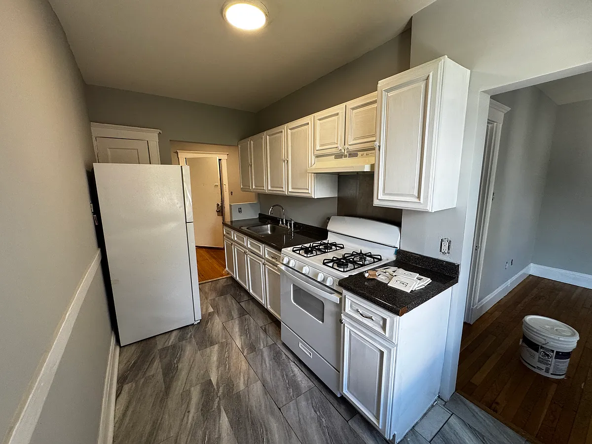 Building Photo - 15 Huss Ct #305