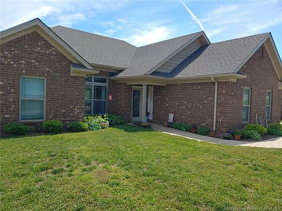 4th image of 2654 Crescent Hill Dr NE