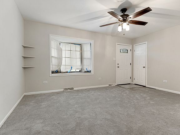 3rd image of 110 N Oak Ln