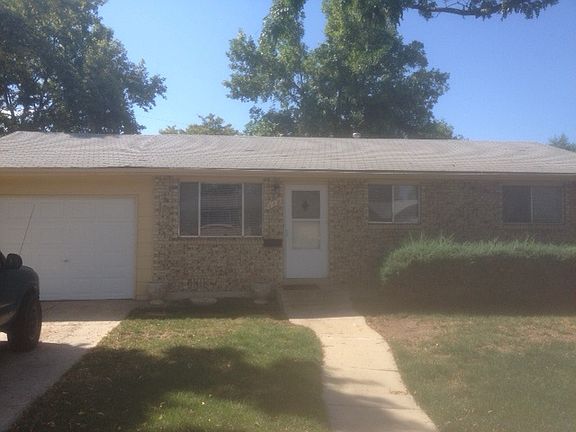 2nd image of 119 Fairbanks Pl