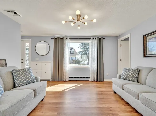 10 Gately Dr, Woburn, MA 01801