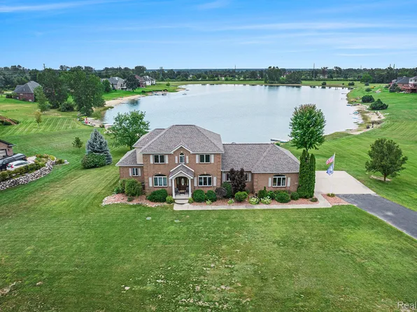 9128 Desert Trail Dr, Milan, MI 48160