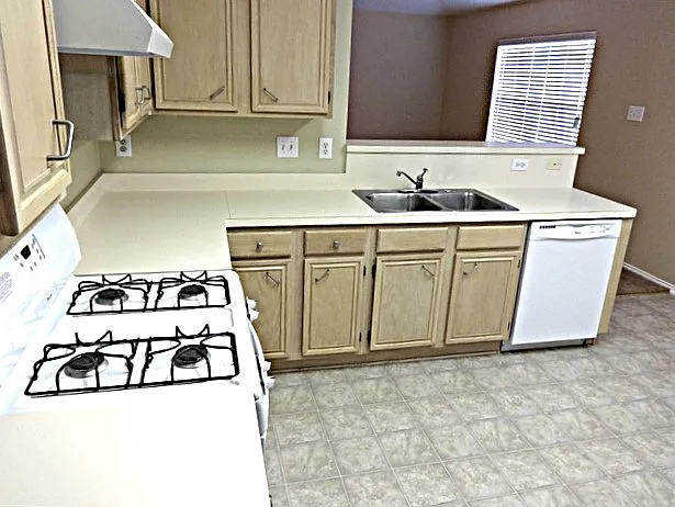 3 bed, 2.0 bath, 1691 sqft, $2,195 — Photo 3