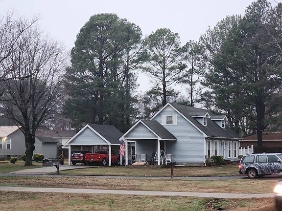 3rd image of 1101 Pennell Ln