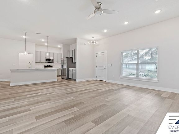 5th image of 71 Point Of Woods Dr