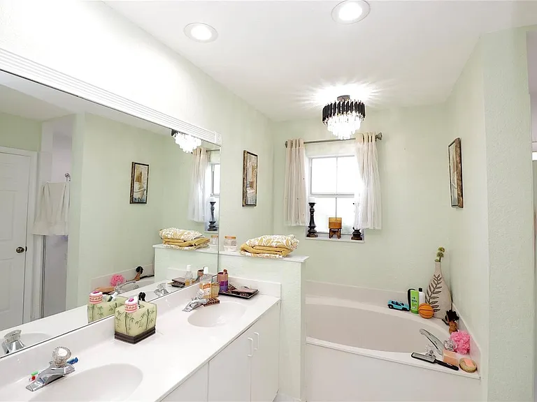 6602 Geneva St — Photo 11