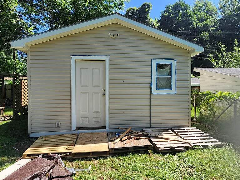 1708 W Lee St — Photo 2