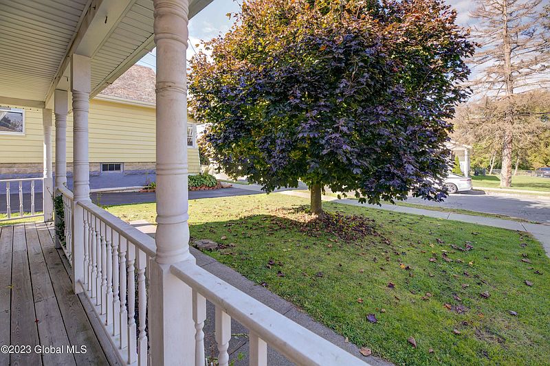 4th image of 2070 Foster Avenue