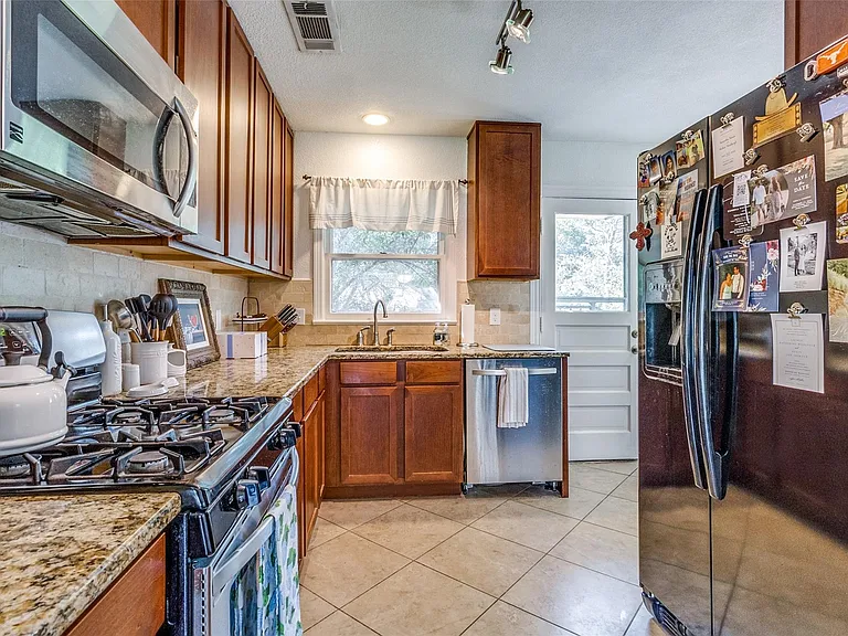 3732 Seguin Dr — Photo 16