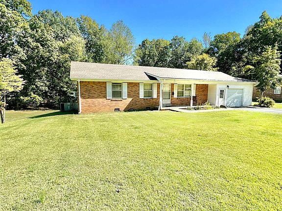 3rd image of 215 Hillhurst Dr