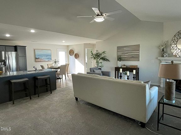 4th image of 170 Lotus Ave