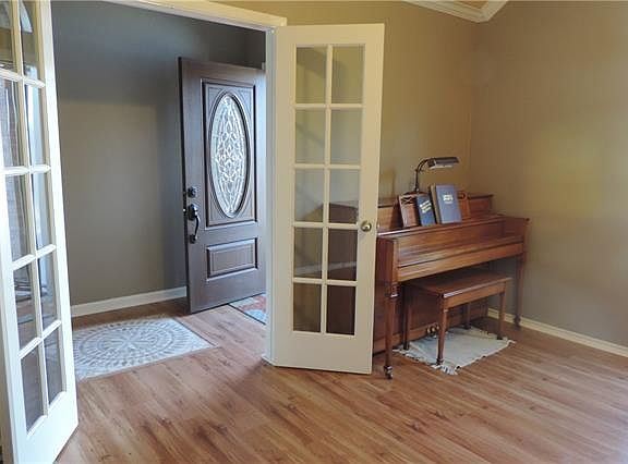 5th image of 741 Branchwood Dr