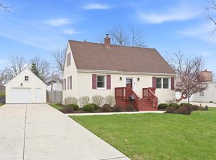 22 S Westlawn Ave, Aurora, IL 60506