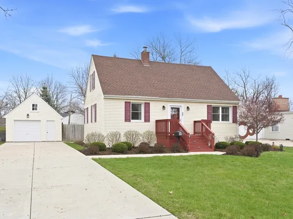 22 S Westlawn Ave, Aurora, IL 60506