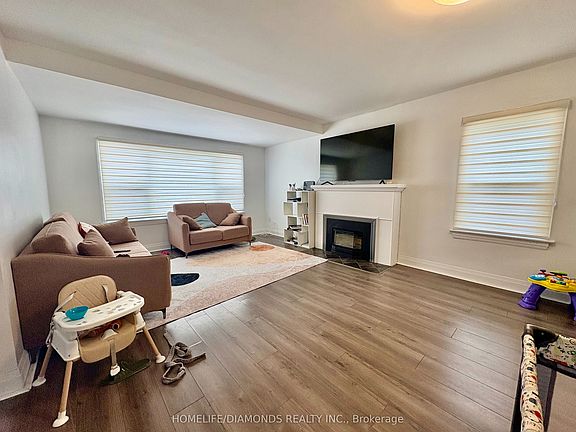 2nd image of 207 Thorold Rd