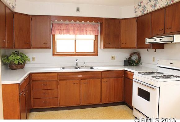 2nd image of 325 E 10th St