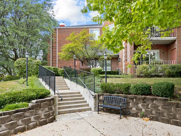 805 Leicester Rd APT 211, Elk Grove Village, IL 60007