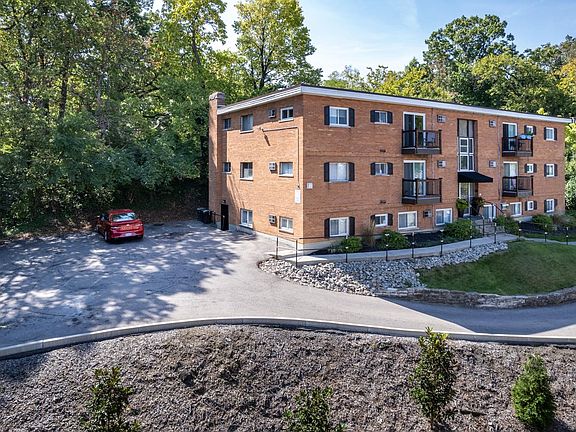 2nd image of 4000 Ledgewood Dr APT 5