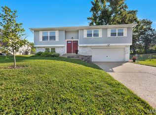 400 Coventry Ln, Ballwin, MO 63021