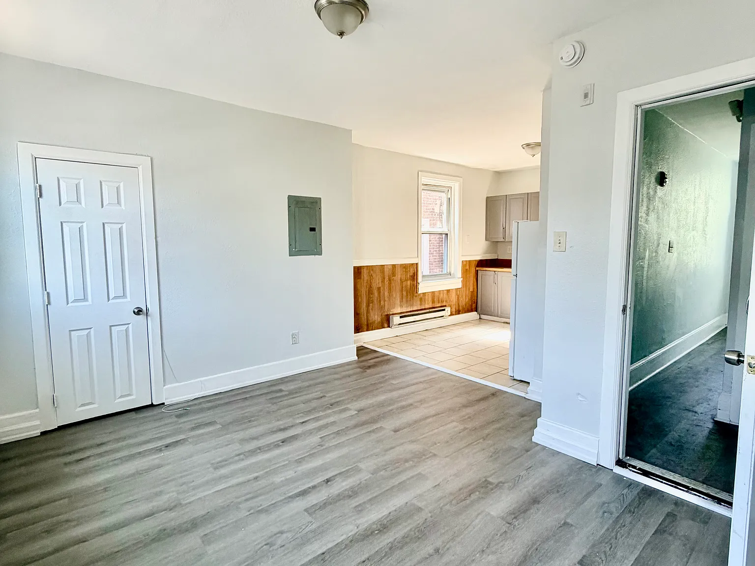Available Now: Studio Apartment in Frankford — Photo 3