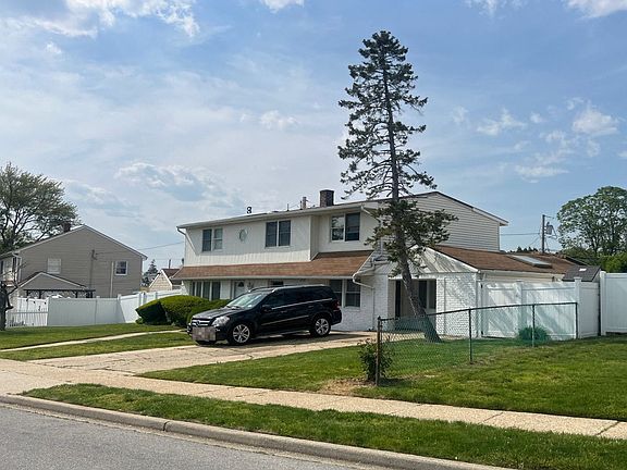 2nd image of 7 Old Oak Ln