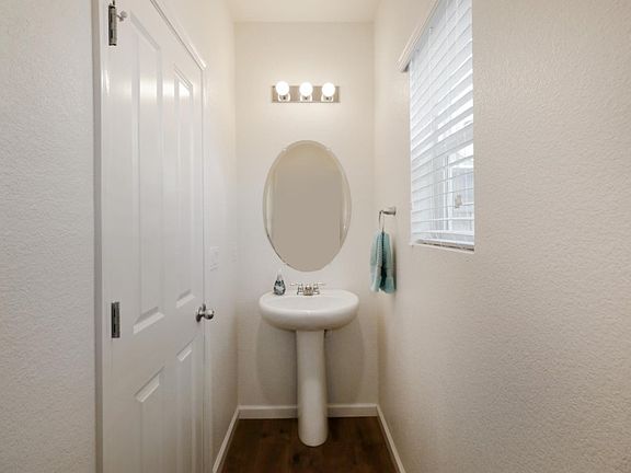 5th image of 4549 Golden Cedar St
